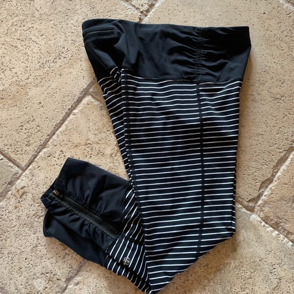 🚫SOLD🚫  Lululemon Runday crops. - Picture 4 of 4